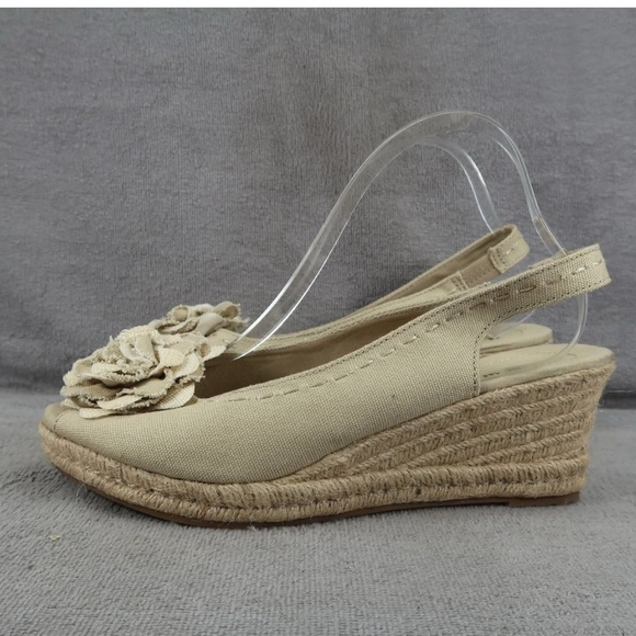 Natralizer. Tan Espadrilles with Floral Detail - Picture 2 of 10